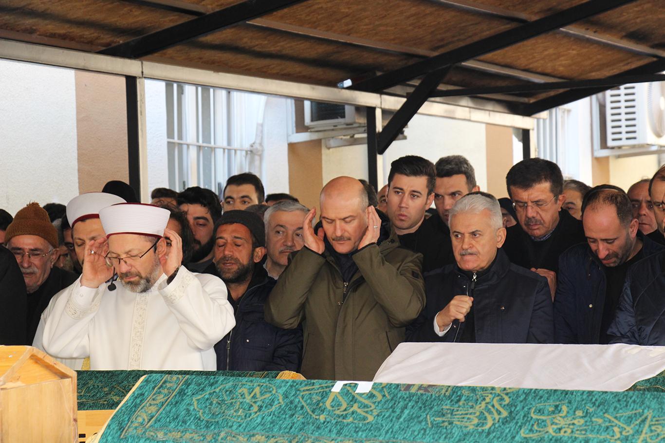 Elazığ'daki depremde hayatını kaybeden 2 küçük kardeş aynı tabuta konuldu